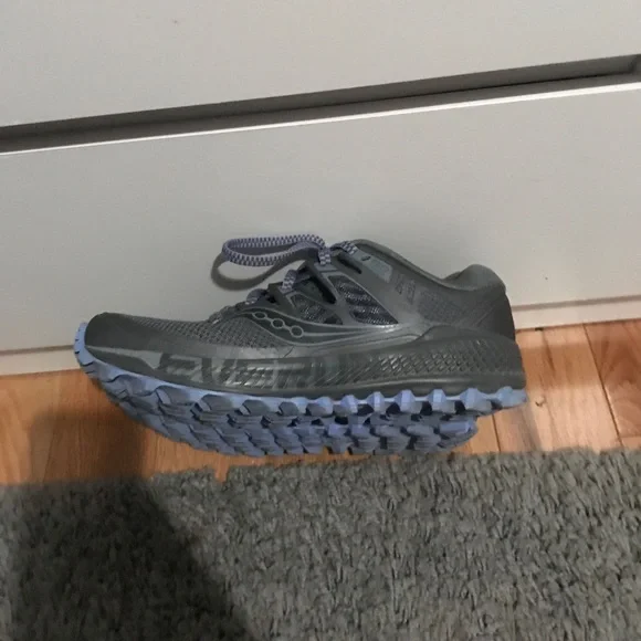 Running shoes - Picture 2 of 2